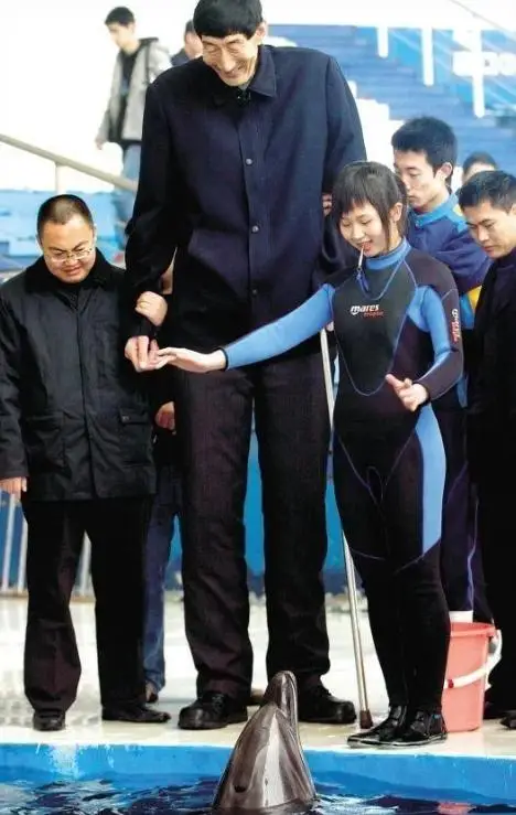 Cãi lời bác sĩ, thiếu nữ có bầu với ông lão amp;#34;khổng lồamp;#34; 56 tuổi, giờ nhìn con trai 17 tuổi ai cũng xuýt xoa - 2