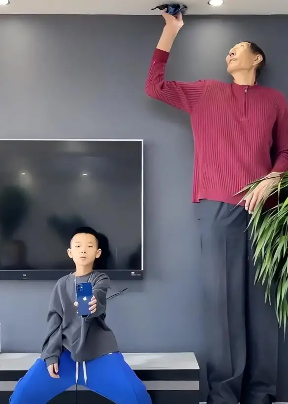 Cãi lời bác sĩ, thiếu nữ có bầu với ông lão amp;#34;khổng lồamp;#34; 56 tuổi, giờ nhìn con trai 17 tuổi ai cũng xuýt xoa - 7