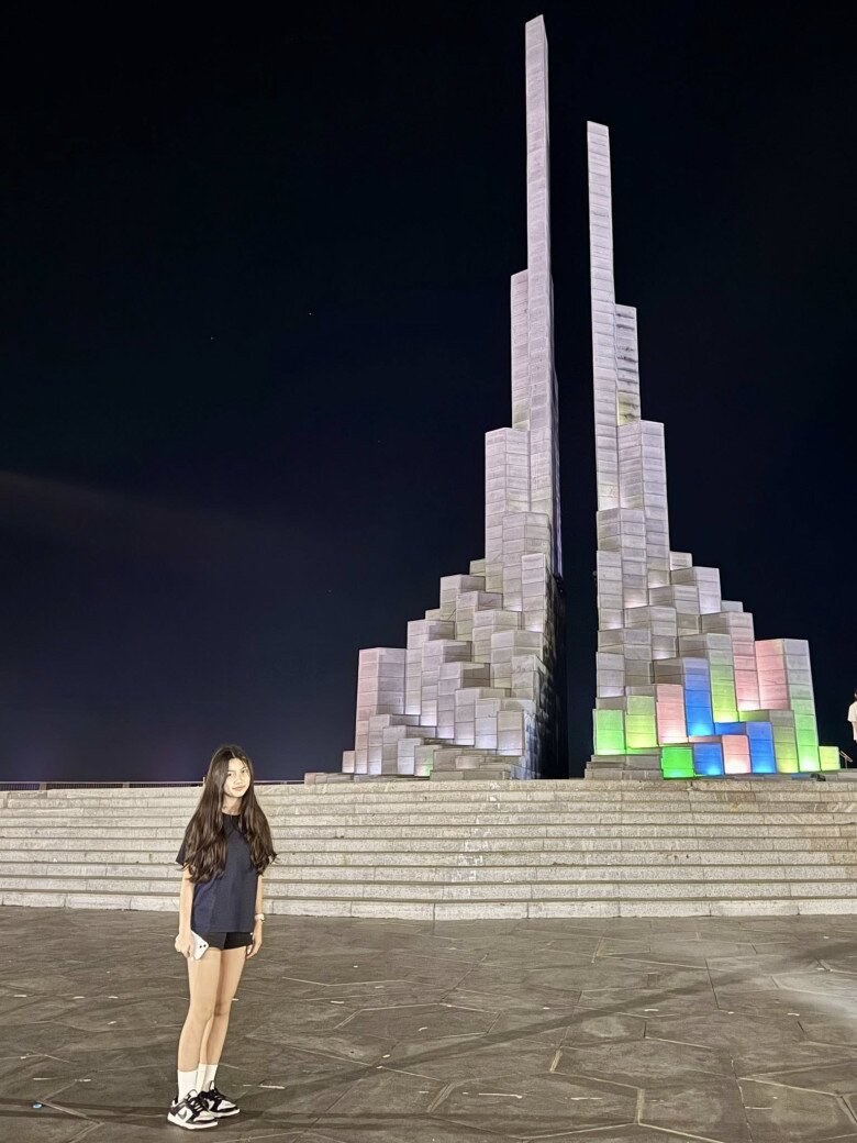 Ốc Thanh Vân mừng sinh nhật con gái ở nhà hàng, bé Cola 13 tuổi càng lớn càng xinh, được khen là bản sao của mẹ - 12