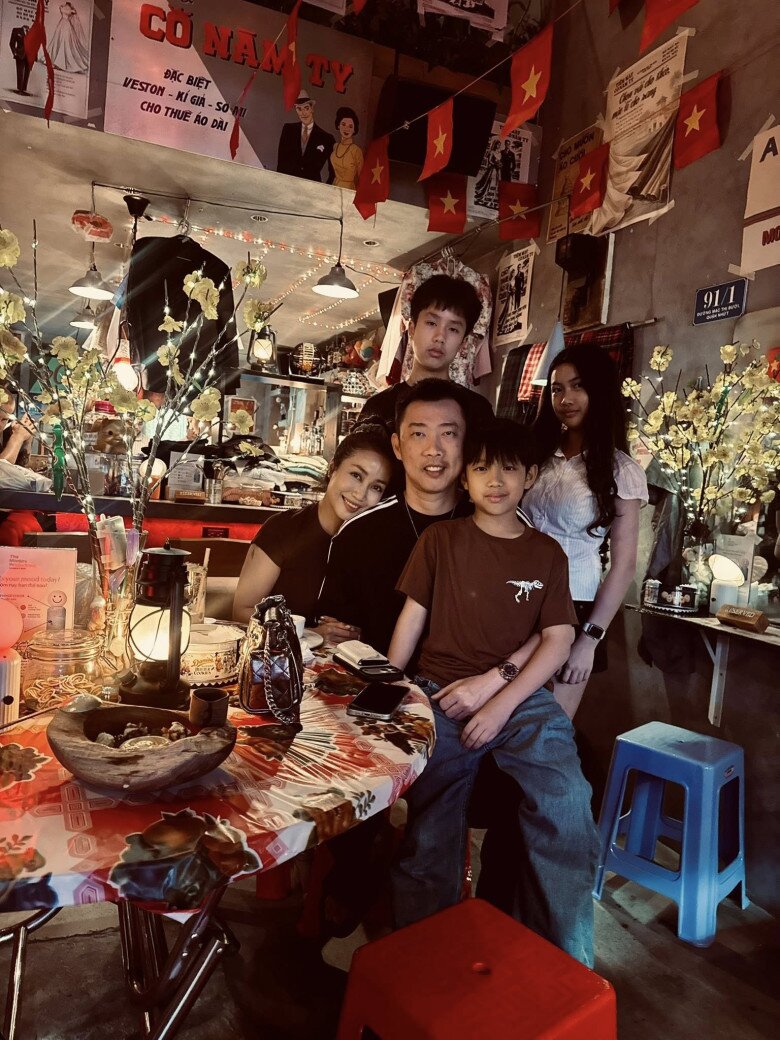 Ốc Thanh Vân mừng sinh nhật con gái ở nhà hàng, bé Cola 13 tuổi càng lớn càng xinh, được khen là bản sao của mẹ - 4