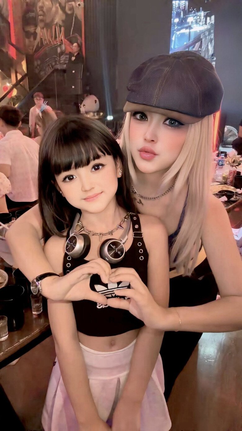 Bé gái HN chuyên đóng vai chính phim giờ vàng VTV vì quá xinh, mẹ ruột nói về vết bớt đặc biệt trên mặt con - 1