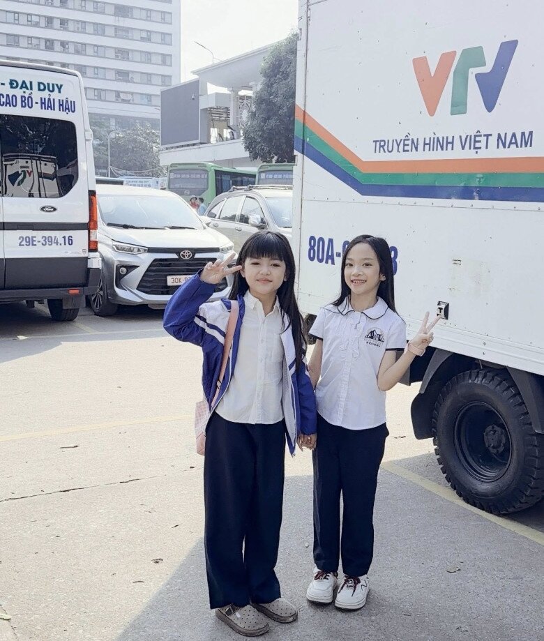 Bé gái HN chuyên đóng vai chính phim giờ vàng VTV vì quá xinh, mẹ ruột nói về vết bớt đặc biệt trên mặt con - 10