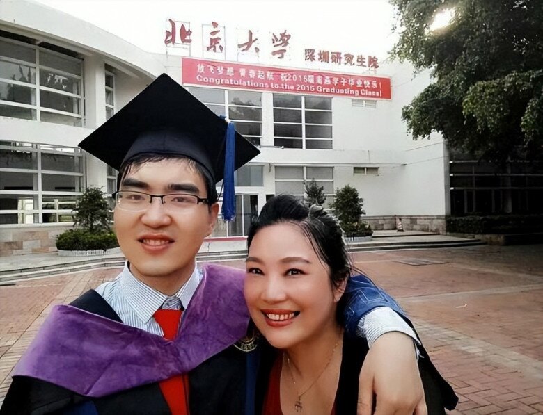 Bé sơ sinh chào đời bị bối chối bỏ vì mắc bại não, mẹ đơn thân quyết nuôi dạy thành Thạc sĩ Luật Harvard - 6