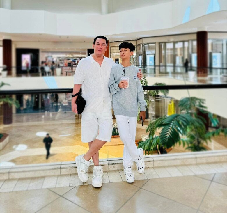 Lệ Quyên làm sinh nhật đầy xa hoa cho con trai ở nhà hàng: Bàn tiệc dài kín phòng, 2 chiếc bánh kem cầu kì - 18