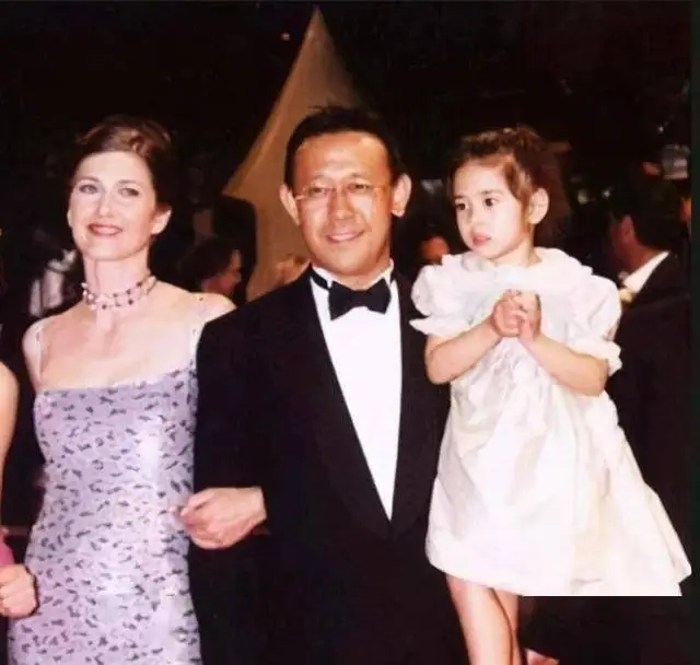 Lúc nhỏ, Khương Nhất Lãng được khen xinh như búp bê.