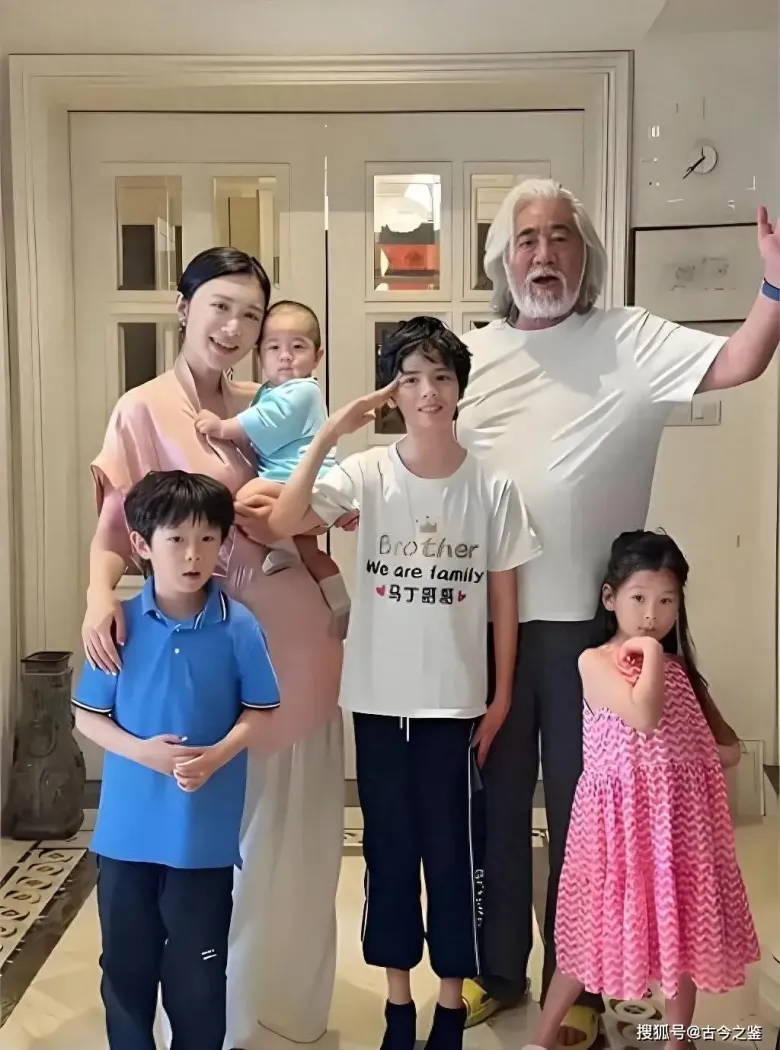 Ông lão lấy gái trẻ kém 31 tuổi, 5 năm làm bố 4 đứa bé và cái kết ở tuổi 75 - 6