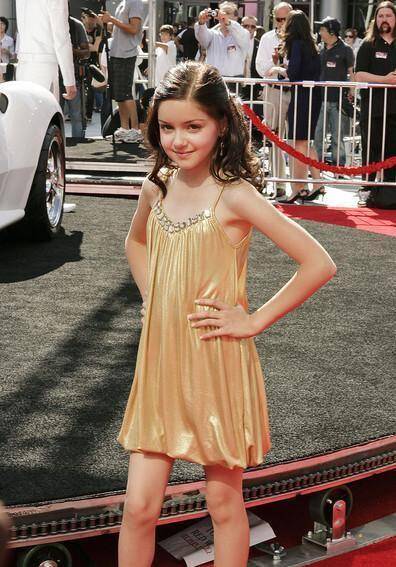 amp;#34;Bản saoamp;#34; Harper Beckham bị mẹ ruột ép đóng phim từ năm 4 tuổi, ăn kiêng, ngủ ít, mặc đồ quá tuổi và cái kết khi trưởng thành - 4