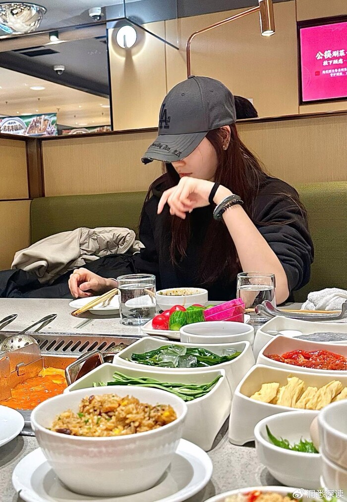 2 con gái lớn đi ăn một bữa lẩu hoá đơn 1,4 triệu, người mẹ ở nhà bật khóc: “Tôi sống còn không bằng thú cưng của chúng” - 2