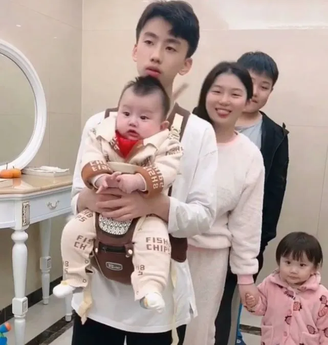 Bà mẹ mắn đẻ, 13 năm sinh 7 con, hỏi ra mới biết chồng không giống người bình thường - 5