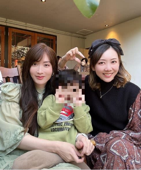 Trần Hàn Chương luôn cùng vợ chăm sóc con cái, nhà cửa và là mẫu người chồng được Xueer khen ngợi.