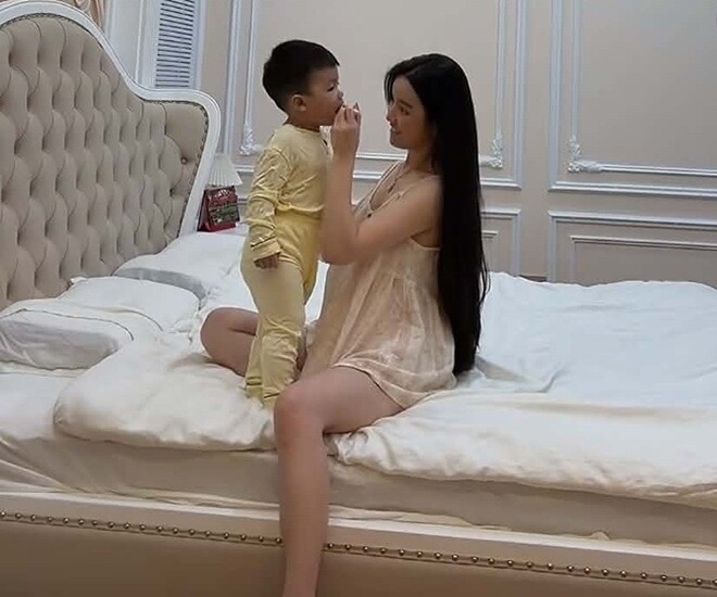 Video Lido học tiếng Anh cùng mẹ Chu Thanh Huyền cũng hút hàng triệu lượt xem.