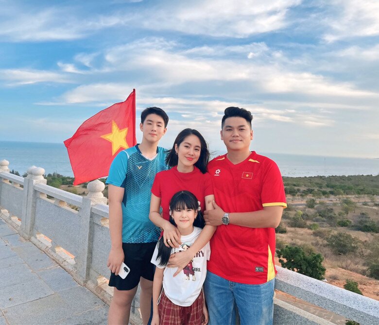 Chồng Lê Phương nhiều năm liền tới trường dự tốt nghiệp cùng con trai Cà Pháo, tự hào vì bé học giỏi - 12