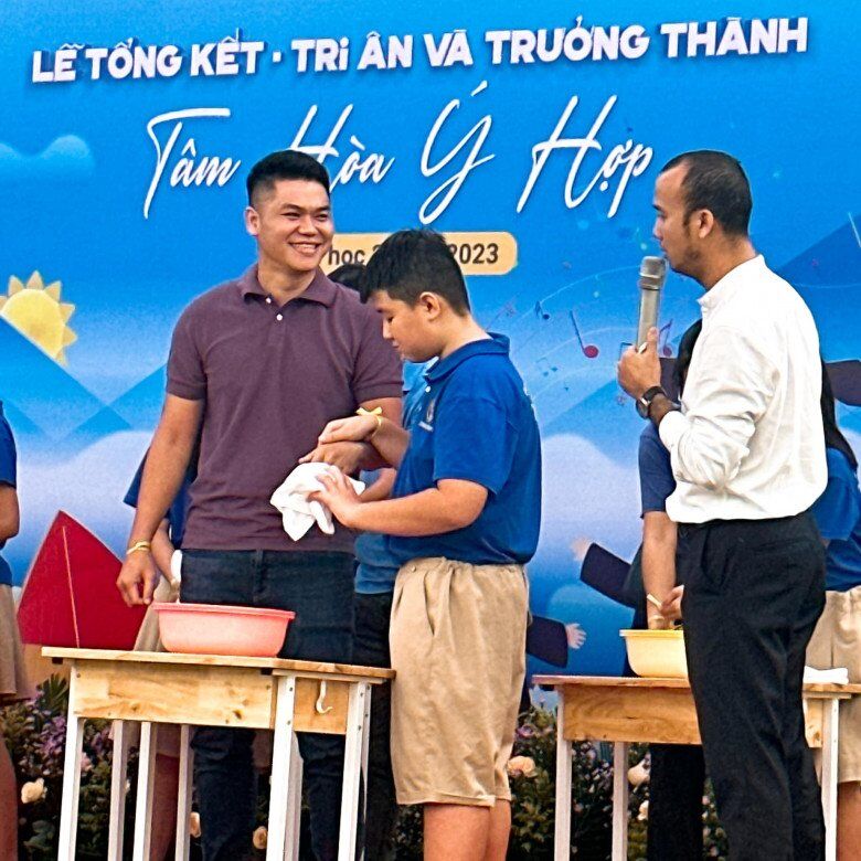 Chồng Lê Phương nhiều năm liền tới trường dự tốt nghiệp cùng con trai Cà Pháo, tự hào vì bé học giỏi - 8