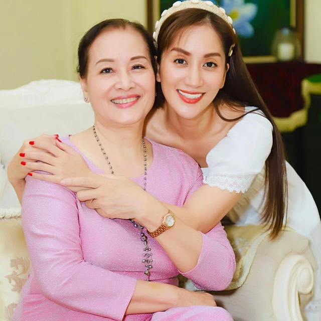 Có bà ngoại là hoa khôi, mẹ là mỹ nhân nức tiếng, con gái Khánh Thi Phan Hiển 3 tuổi xinh như thiên thần - 7