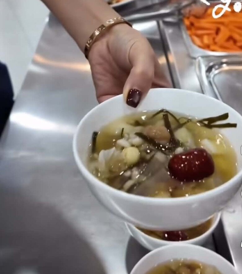 Cơm trưa trường quốc tế 800 triệu/năm của con gái Bình Minh - Anh Thơ khiến cô bé khen tấm tắc mỗi ngày - 6