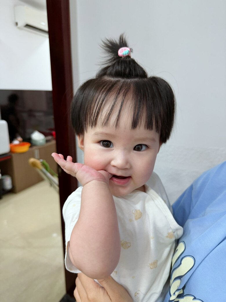 Con gái DV Phương Hằng amp;#34;Gạo nếp gạo tẻamp;#34; được khen da trắng, mắt to như búp bê, giống hệt mẹ lúc nhỏ - 3