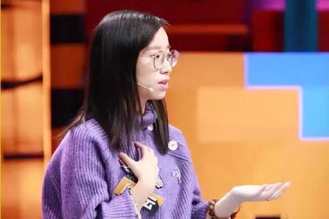 Con gái học kém đứng cuối lớp cô giáo cũng chán, gia đình vay 3,8 tỷ đồng cho sang Mỹ du học nhận amp;#34;trái ngọtamp;#34; - 3