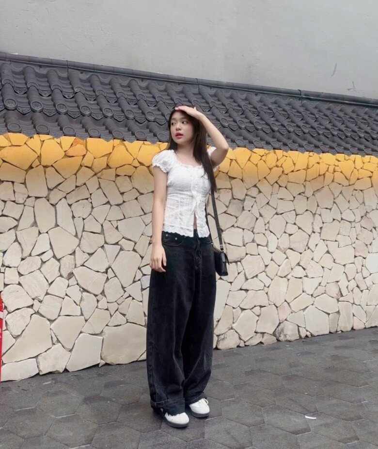 Con gái màn ảnh của Việt Anh được dự đoán amp;#34;sinh ra để làm Hoa hậuamp;#34;, dậy thì xinh đẹp, học trường quốc tế 100 triệu - 12