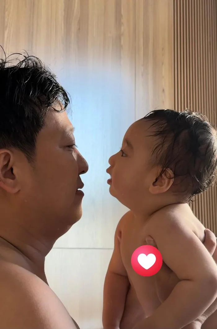 Con trai Trường Giang Nhã Phương có góc nghiêng amp;#34;thần thánhamp;#34; giống bố, ai cũng tấm tắc khen: Tóc xoăn lãng tử, mũi cao vút - 12