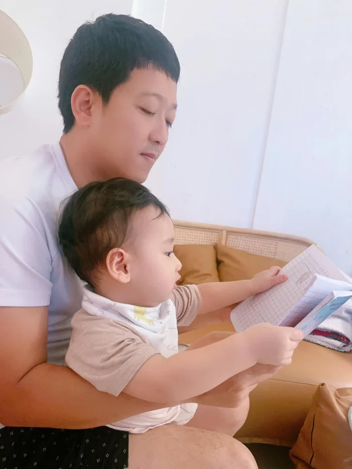 Con trai Trường Giang Nhã Phương có góc nghiêng amp;#34;thần thánhamp;#34; giống bố, ai cũng tấm tắc khen: Tóc xoăn lãng tử, mũi cao vút - 11