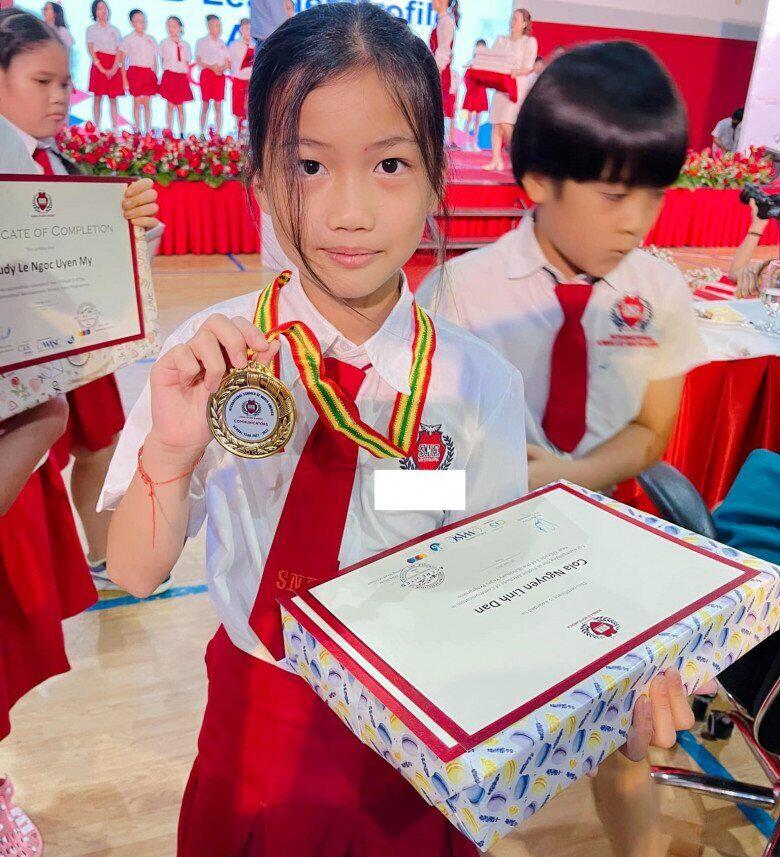 Cả 3 con Ốc Thanh Vân đều có thành tích học tập tốt ở trường quốc tế.