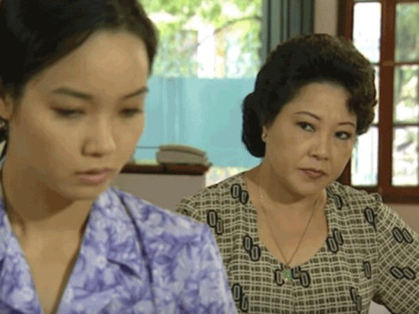 Mẹ chồng dậy từ 3h sáng ninh nước hầm xương cho cháu ăn dặm, con dâu chê không có chất khiến bà bỏ về ngay
