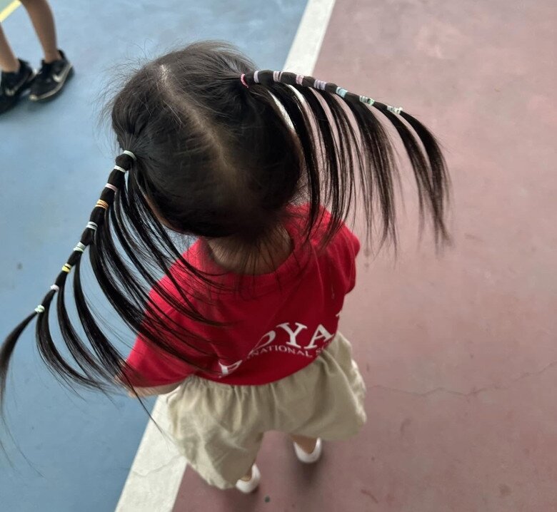 Tóc đẹp thế này chắc các bé sẽ phải khoe hết mọi người mất thôi.