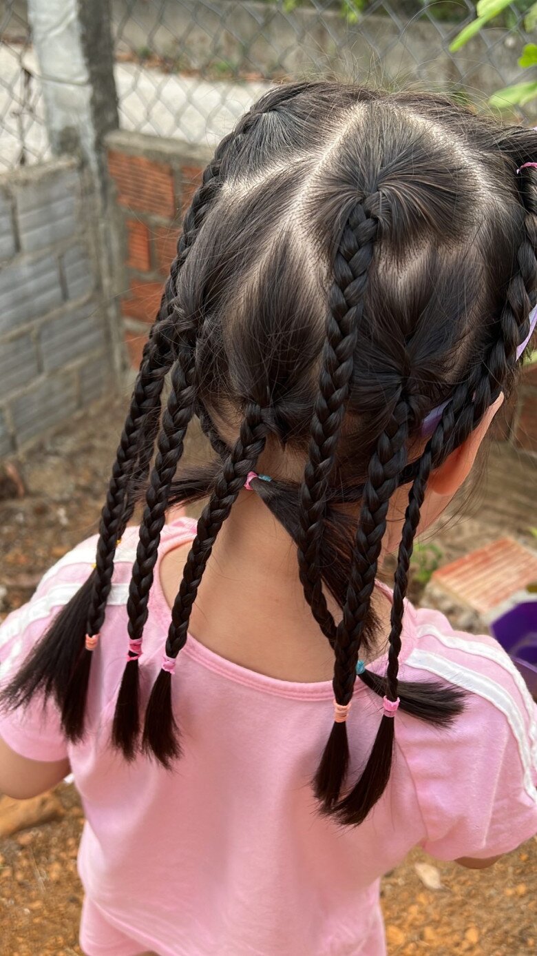 Một kiểu tóc tết nhìn thôi cũng đủ thấy mệt cho người tết.