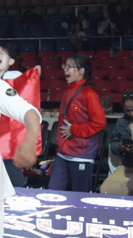 Khánh Thi khoe khoảnh khắc Phan Hiển giành HCV nhưng ai cũng chú ý hành động ăn mừng của con trai Kubi dưới sân khấu - 4