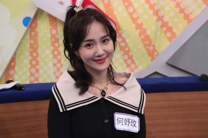 Nhan sắc tuổi U50 của mẹ 2 con Hà Dư Mân khiến ai nấy xuýt xoa.