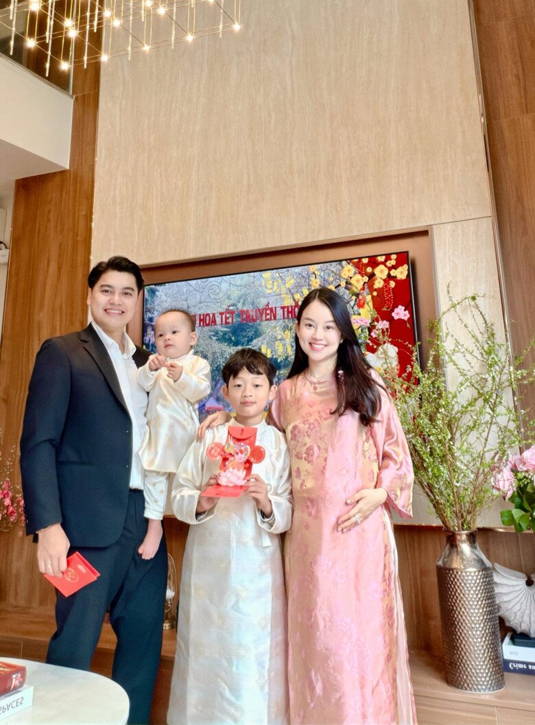 Ly Kute khoe 3 con trai lúc mới sinh giống y chang nhau, ai cũng tấm tắc: Em út giống mẹ nhất, da trắng, mũi cao - 4