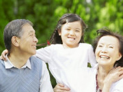 Yêu con - Về già, nếu có thể hãy chọn sống gần con cái, không chung nhà cũng nên cách nhau vài phút đi bộ