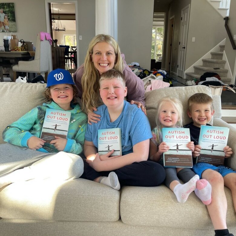 Swenson là mẹ của 4 đứa trẻ và Cooper là con trai lớn nhất.