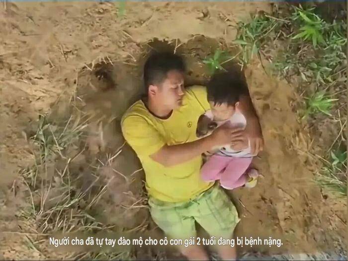 Ông bố trẻ ngày ngày bế con gái ra mộ đào sẵn nằm, nhiều người bất ngờ khi biết sự thật - 5