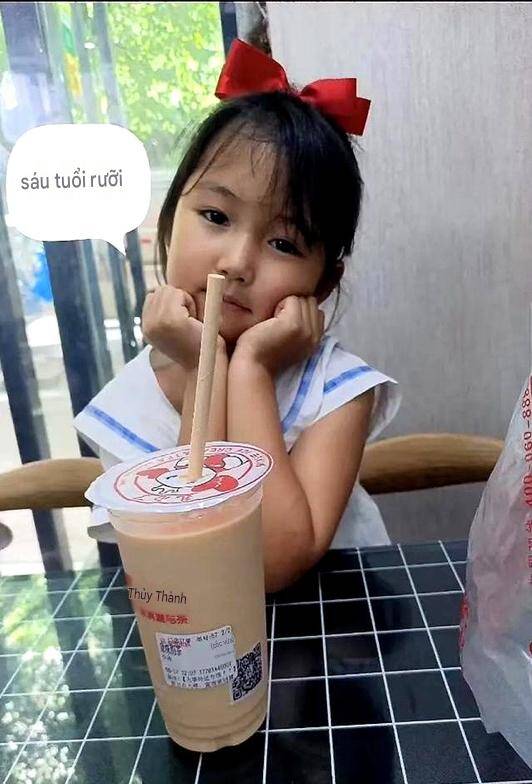 Ông bố trẻ ngày ngày bế con gái ra mộ đào sẵn nằm, nhiều người bất ngờ khi biết sự thật - 8