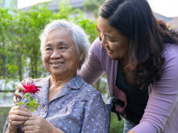 Dằn vặt con gái 35 tuổi chưa lấy chồng, về già tôi mới hiểu: Thúc giục con kết hôn không phải vì con, mà vì tôi sợ mất mặt