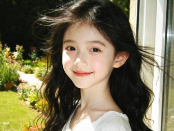 Ông nội định đặt tên cho cháu là Nguyễn Thị Ngọ, nhân viên sửa thành cái tên rất thơ, mẹ ruột ưng ý