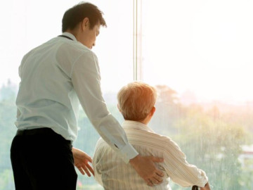 Yêu con - Nghỉ hưu rồi tôi mới thấy: Tiền bạc ít hay phải chăm sóc cháu chưa đáng sợ, đây mới là điều mà đáng sợ nhất!