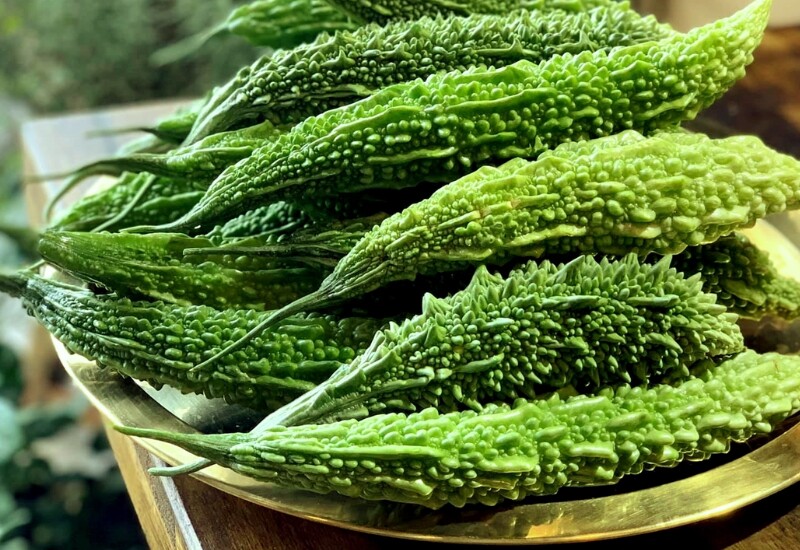Khổ qua là loại quả quen thuộc nhưng vị đắng đặc trưng khiến nhiều người e dè. Tuy nhiên, đây lại là thực phẩm giàu vitamin C, chất xơ và các hợp chất chống oxy hóa, giúp thanh nhiệt, hỗ trợ giải độc gan và cải thiện tiêu hóa hiệu quả.