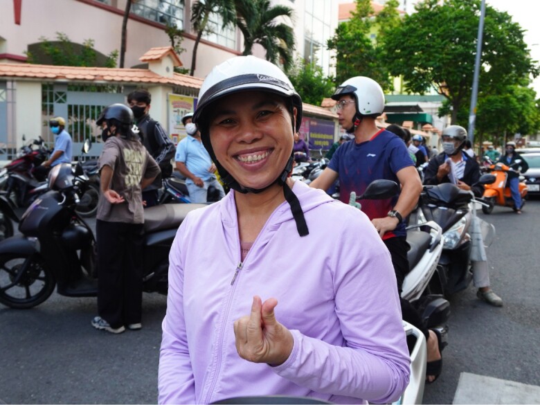 Hồi hộp không kém thí sinh, phụ huynh trao cái ôm động viên: amp;#34;Tôi chỉ mong con giữ được tâm lý bình tĩnhamp;#34; - 3