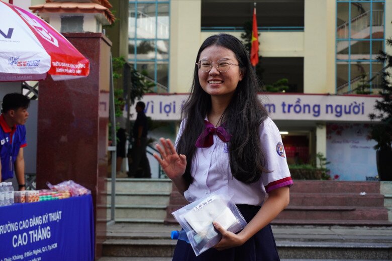 Hơn 1,2 triệu thí sinh thi Ngữ văn: Hồi hộp trước giờ G, kỳ vọng amp;#34;trúng tủamp;#34; về các vấn đề nổi cộm của xã hội - 4
