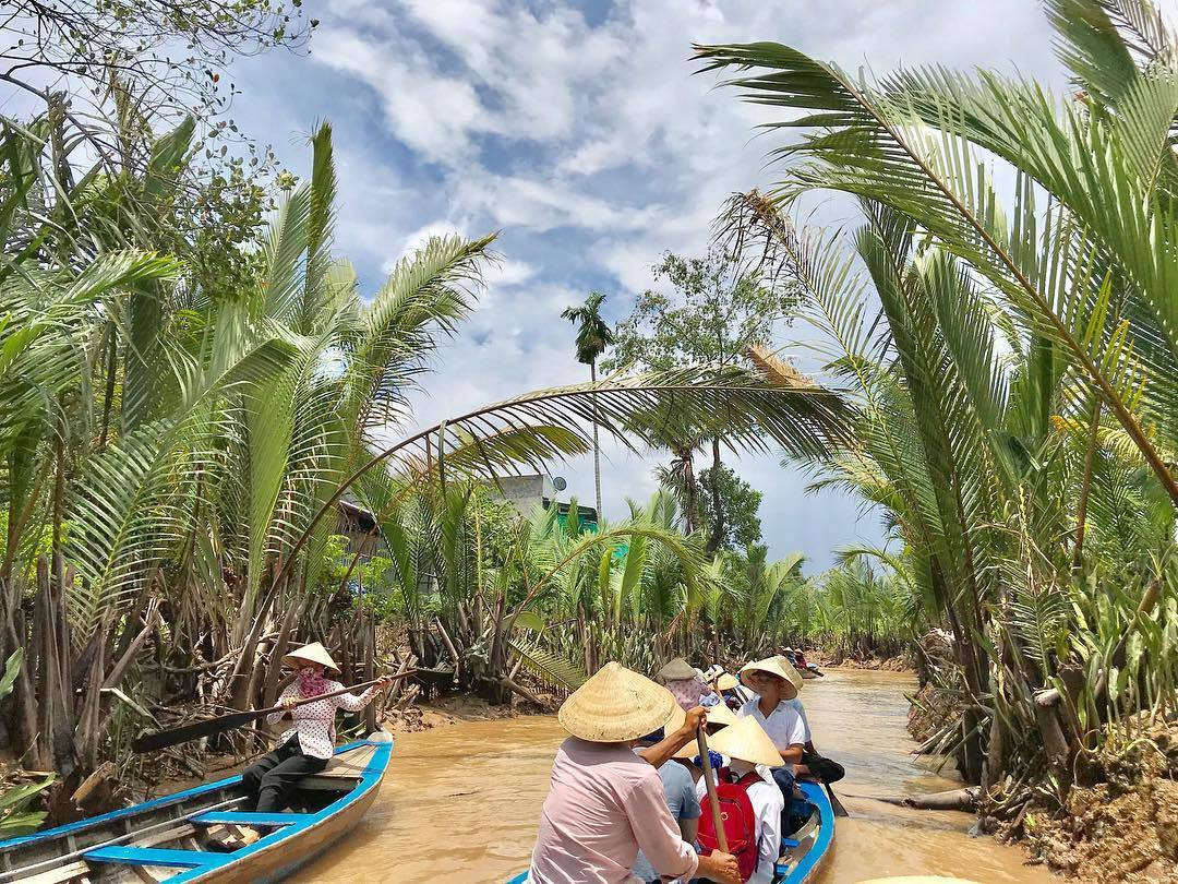 Không ồn ào hay quá náo nhiệt, Thới Sơn phù hợp với những du khách muốn tìm một khoảng lặng để nghỉ ngơi, hít thở không khí trong lành và cảm nhận vẻ đẹp mộc mạc của miền sông nước.