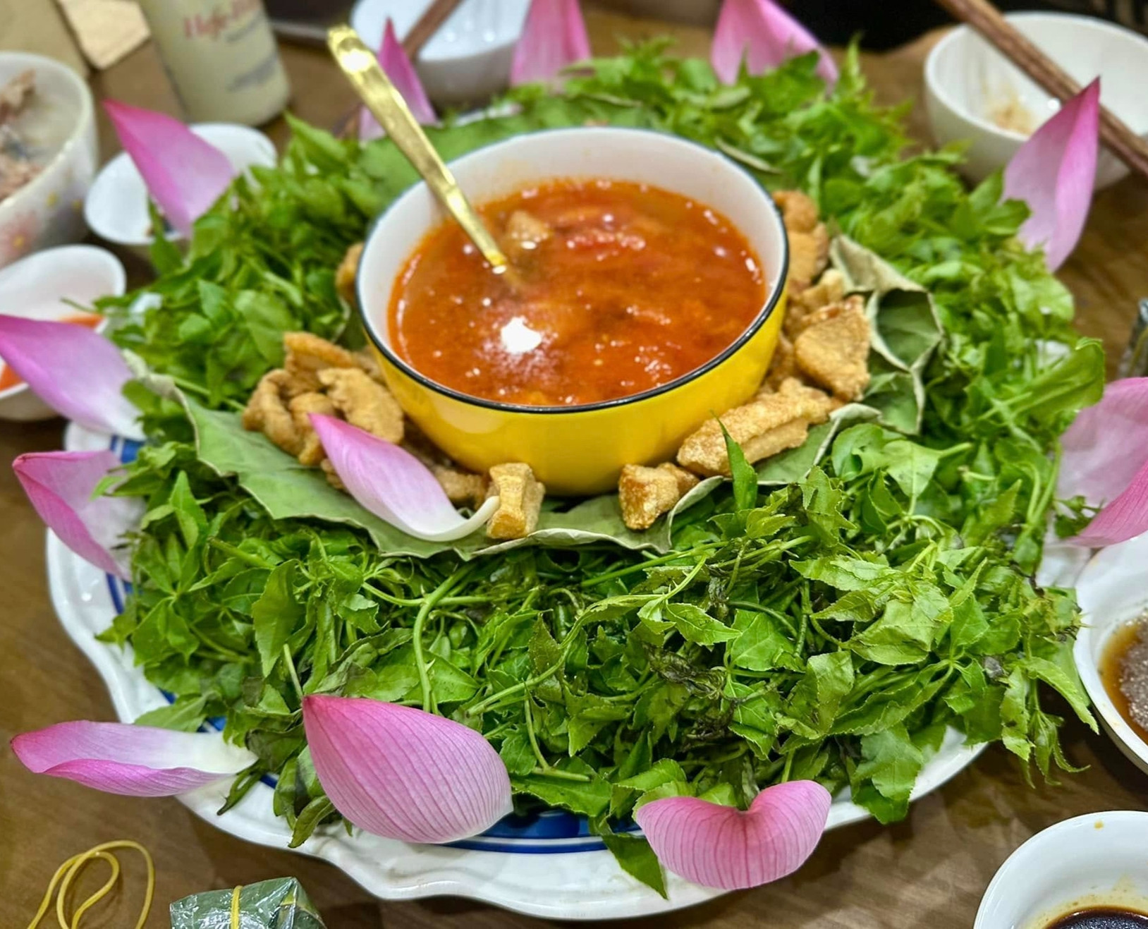 Ngũ gia bì hương thường xuất hiện trong món ăn hằng ngày của người dân sống ở vùng núi phía Bắc.