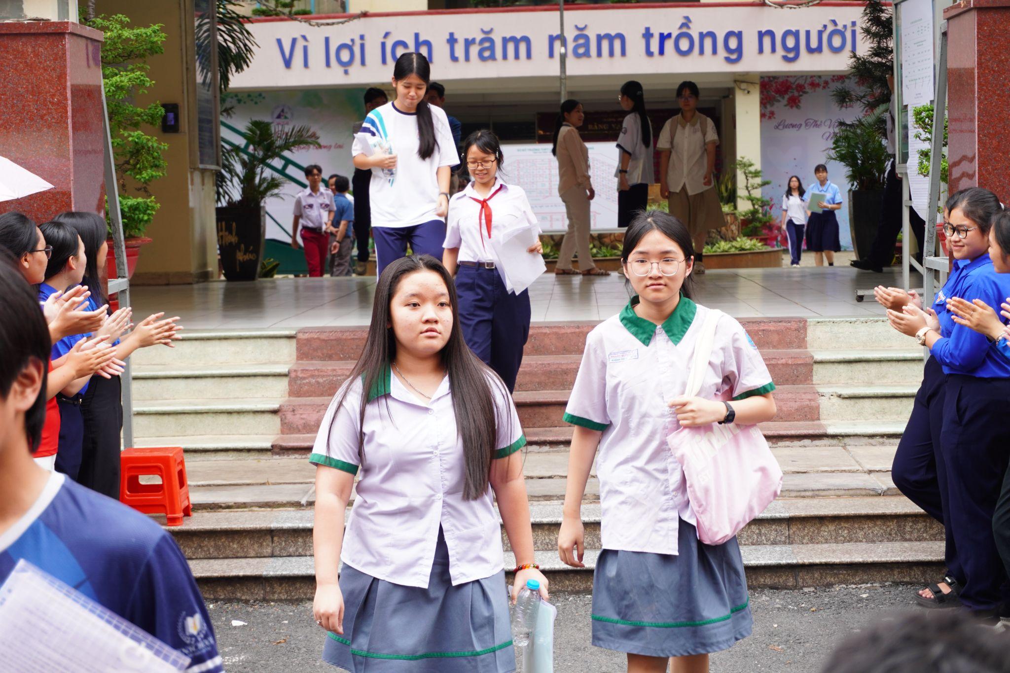 Rất nhiều cảm xúc sau phần thi đầu tiên.