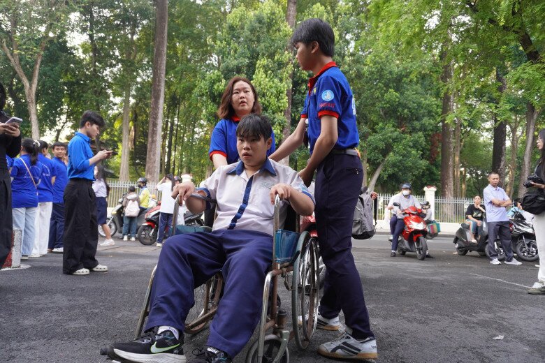 Sĩ tử sẵn sàng “chiến” hết mình, phụ huynh hứa thưởng lớn sau kỳ thi tốt nghiệp THPT Quốc gia 2026 - 3