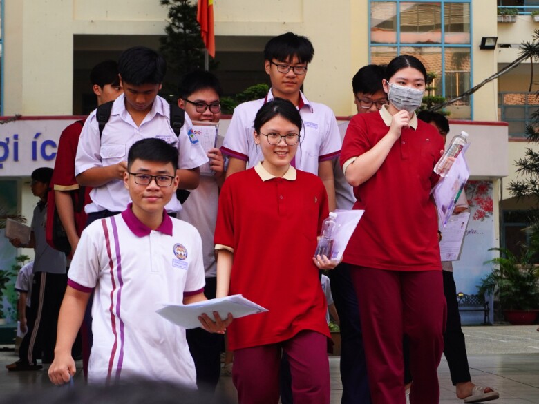 Thí sinh bất ngờ với đề thi Ngữ văn, tự do sáng tạo với câu hỏi: “Làm thế nào để có những Steve Jobs Việt Nam?” - 8