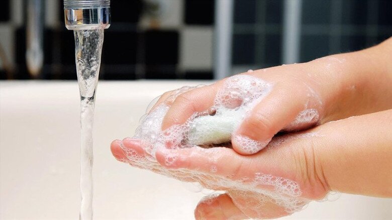 Phối hợp gia đình, nhà trường và ngành y tế nhất là việc hướng dẫn trẻ vệ sinh tay, vệ sinh cá nhân là biện pháp phòng bệnh hiệu quả. Ảnh minh họa.