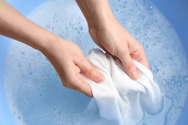 Vệ sinh và phơi đồ lót đúng cách sẽ giúp tiêu diệt các tác nhân gây bệnh như nấm, vi khuẩn. Ảnh minh họa.