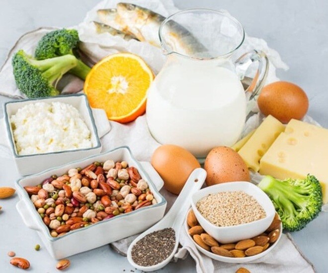 Rất nhiều thực phẩm giàu canxi trẻ có thể ăn đa dạng để giúp xương chắc khỏe. Ảnh minh họa. 