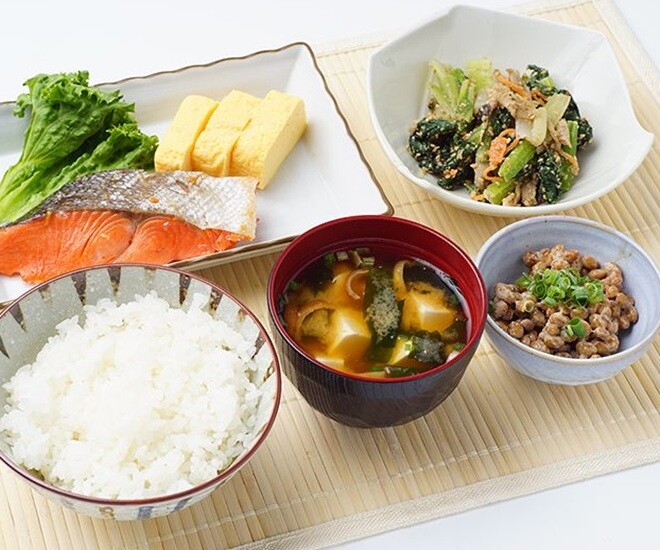 Ăn đủ nhóm chất và đa dạng thực phẩm là chìa khóa giúp cơ thể khỏe mạnh. Ảnh minh họa.